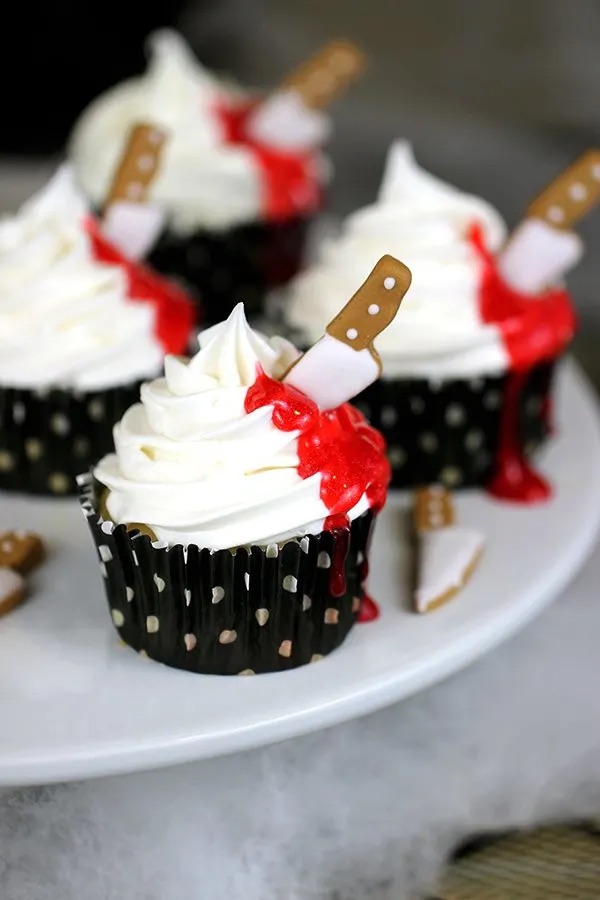 Oozy Blood Cupcakes with Knife | Cutefetti