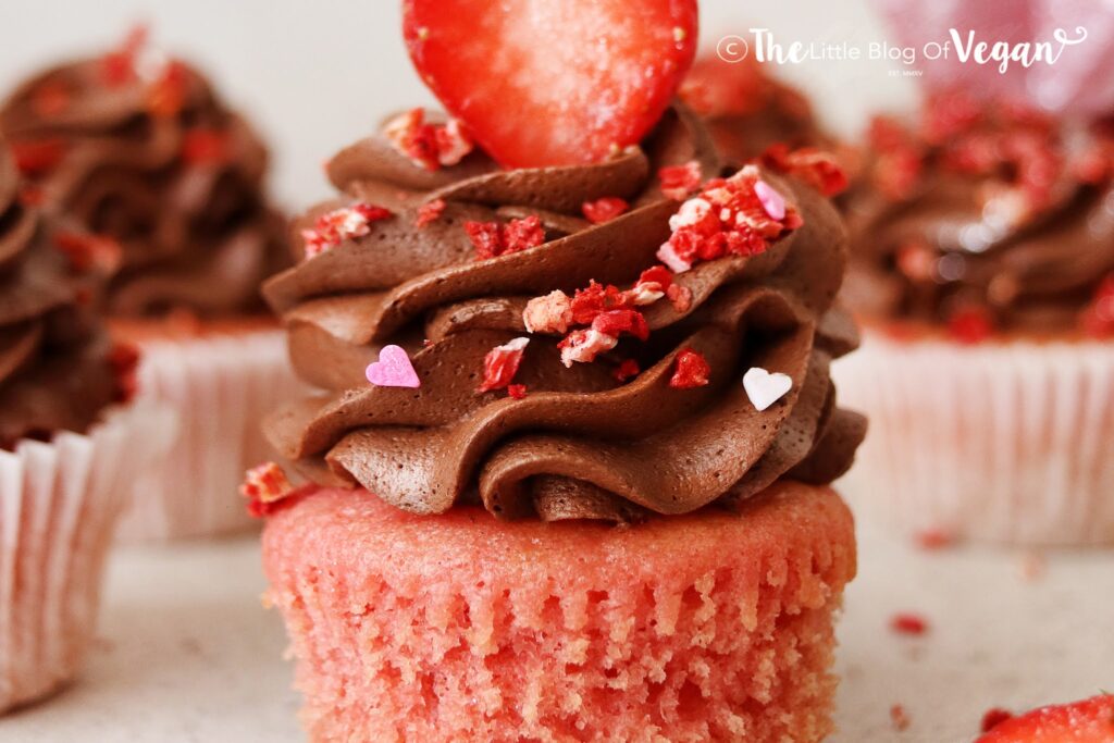 Vegan Strawberry and Chocolate Valentine’s Cupcakes by The Little Blog of Vegan