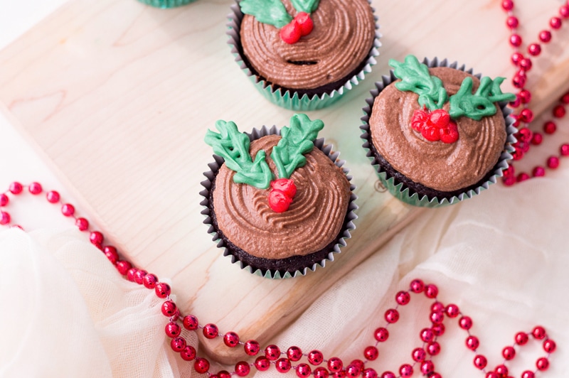 Holly Christmas Cupcakes by Oh My Veggies